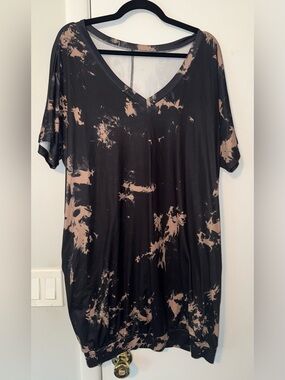 SHEIN Black V-Neck Tie-Dye Tunic with Tan Splatter